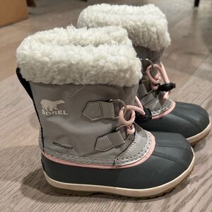 Sorel Kids' Yoot Pac Waterproof Snow Boot Kids Gray and Pink Snow Boots size 10